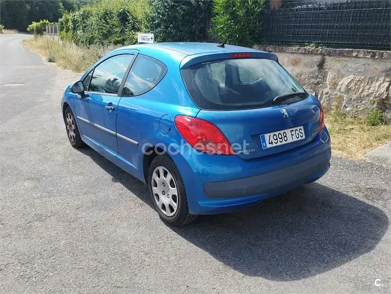 Usado Peugeot 207 70 CV (51 kW) 2006 Azul Berlina