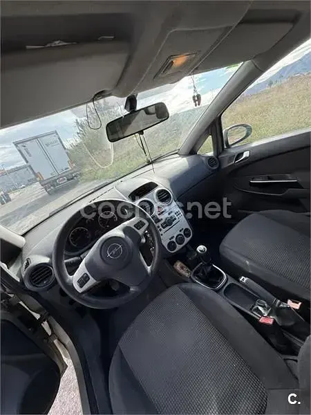 Usado Opel Corsa Enjoy 80 CV (58 kW) 2009 Beige Utilitario