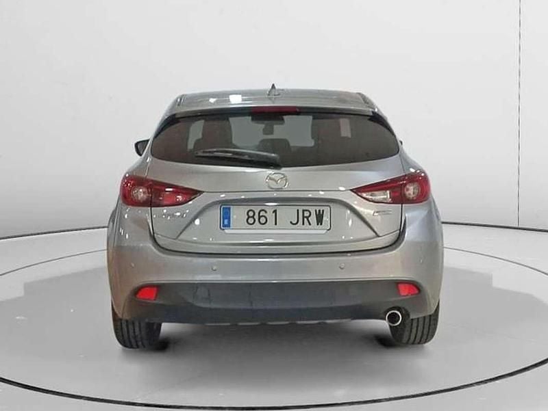 Usado Mazda 3 Luxury 106 CV (77 kW) 2016 Rojo Utilitario