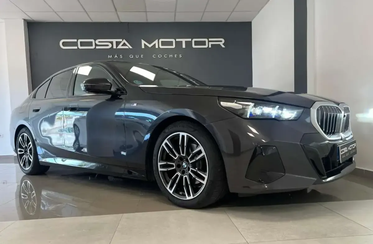 Usado BMW 520 M Sport 197 CV (144 kW) 2024 Gris Berlina