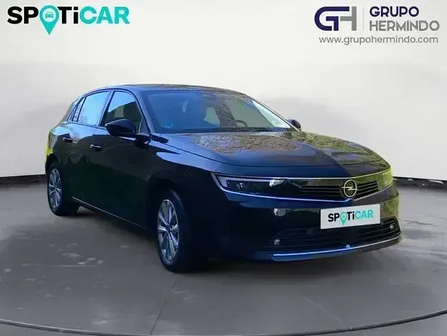 Usado Opel Astra Edition 130 HP (95 kW) 2023 Preto Sedan