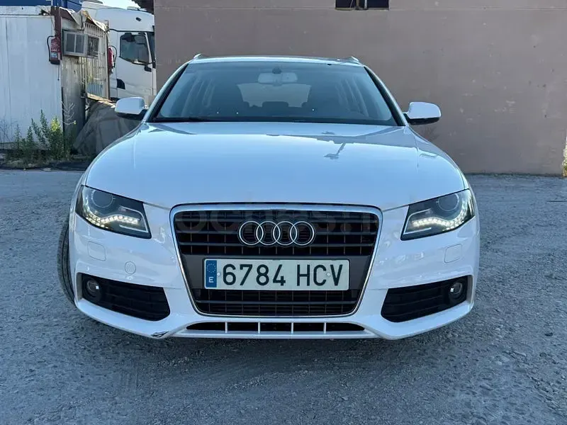 Usado Audi A4 136 CV (100 kW) 2011 Blanco Familiar