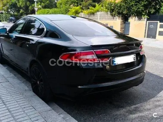 Usado Jaguar XF Luxury 190 CV (139 kW) 2012 Negro Berlina
