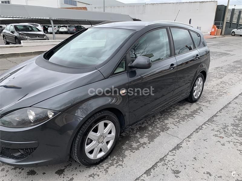 Usado Seat Altea XL 140 CV (102 kW) 2009 Gris / plata Monovolumen