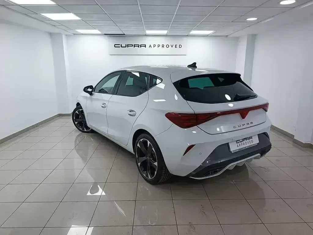 Używany Cupra Leon 150 KM (110 kW) 2025 Biały Sedan/Limuzyna