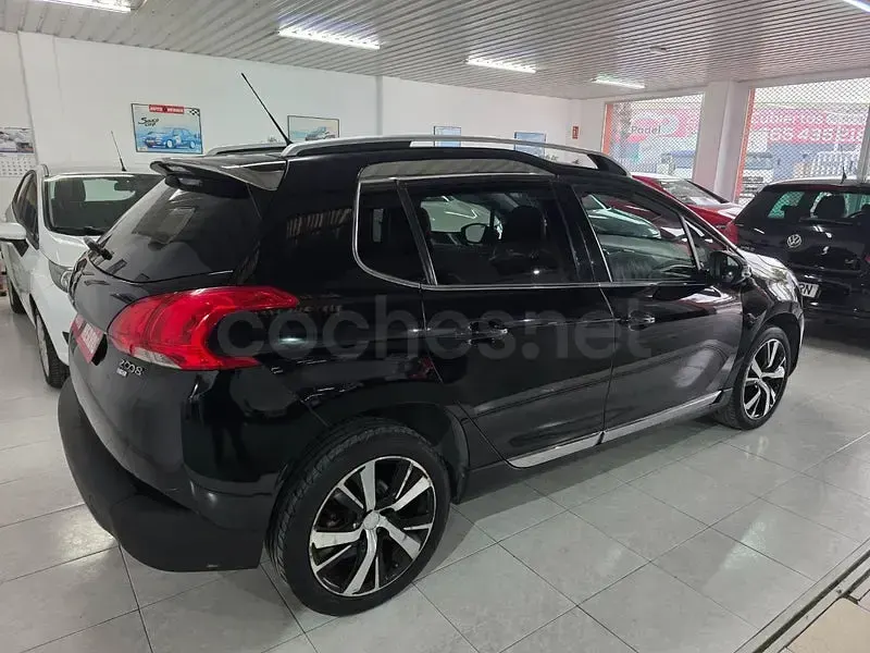 Usado Peugeot 2008 Active 92 CV (67 kW) 2015 Negro SUV