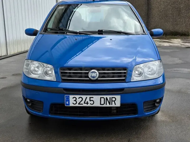 Usado Fiat Punto Active 70 CV (51 kW) 2005 Azul Utilitario