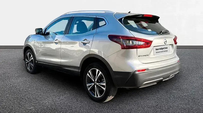Usado Nissan Qashqai Style Edition 140 CV (102 kW) 2021 Plata diamante (metalizado) SUV