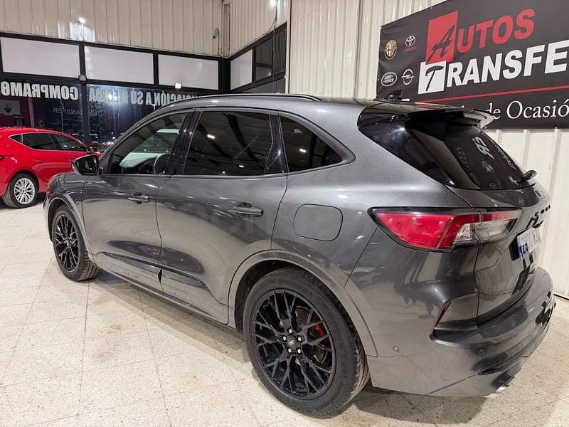 Usado Ford Kuga ST-Line X 150 CV (110 kW) 2023 Gris / plata SUV