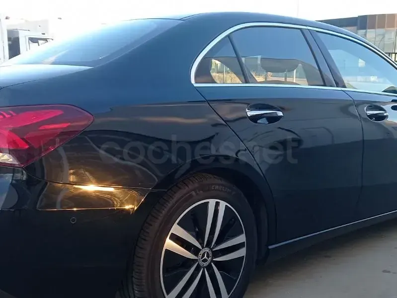 Usado Mercedes A180 116 CV (85 kW) 2022 Negro Berlina