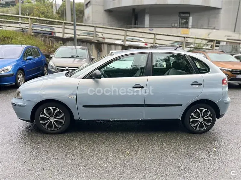 Usado Seat Ibiza Stella 64 CV (47 kW) 2004 Azul Utilitario