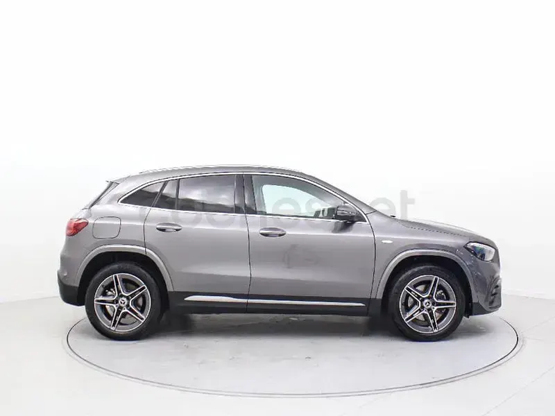 Usado Mercedes GLA250 218 CV (160 kW) 2025 Gris / plata SUV