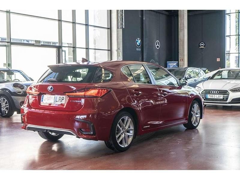 Usado Lexus CT200h Executive Line 136 CV (100 kW) 2021 Rojo Utilitario