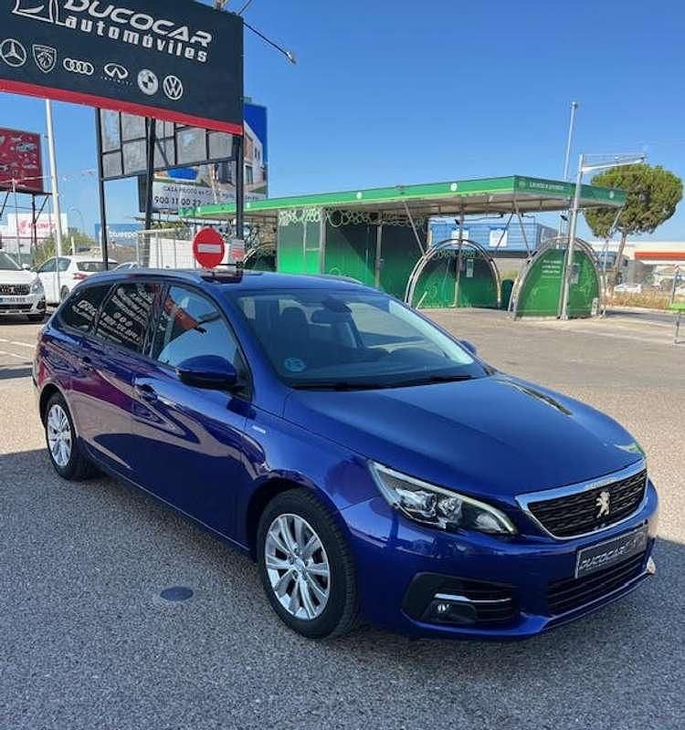 Usado Peugeot 308 SW Style 131 CV (96 kW) 2020 Azul Familiar