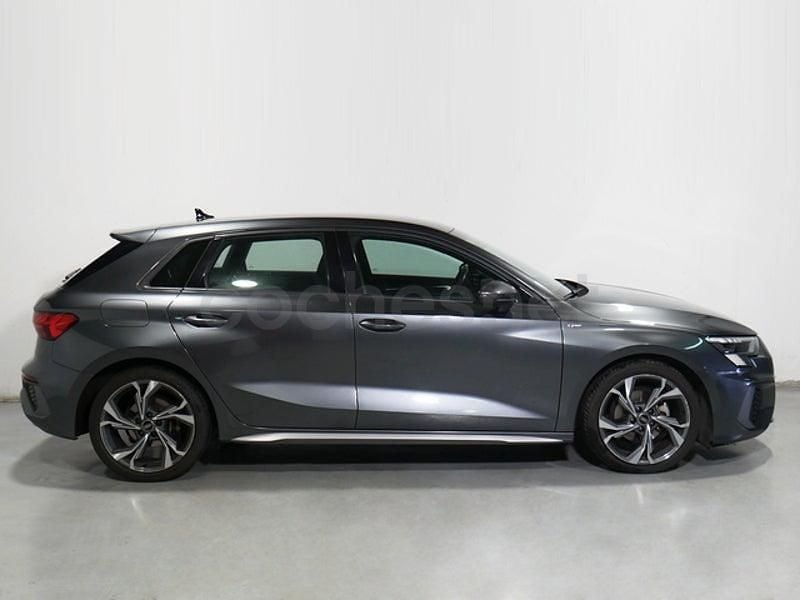 Usado Audi A3 S-Line 150 CV (110 kW) 2022 Gris / plata Berlina