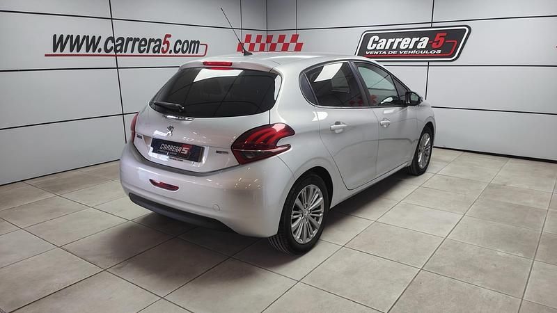 Usado Peugeot 208 Access 110 CV (80 kW) 2016 Gris Utilitario
