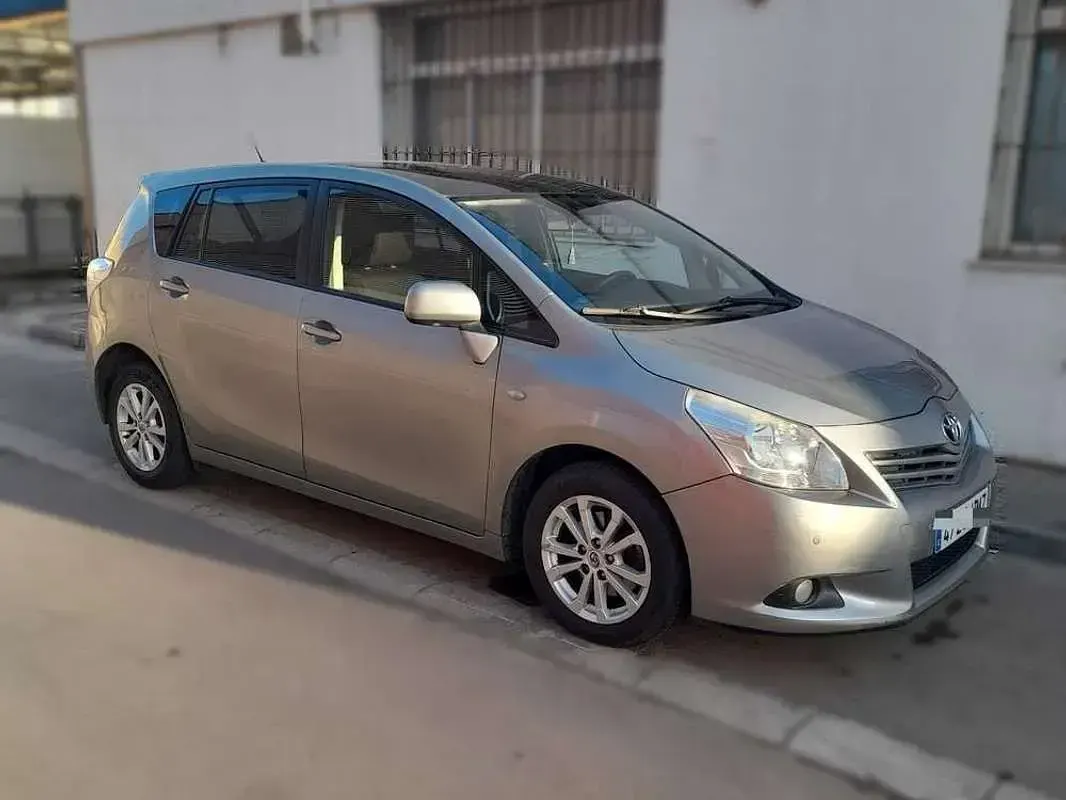 Usado Toyota Verso Active 126 CV (92 kW) 2012 Gris Monovolumen