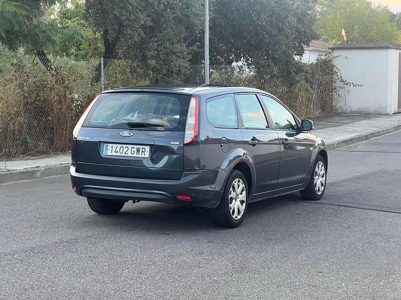 Käytetty Ford Focus Trend 109 HP (80 kW) 2010 Harmaa Farmari