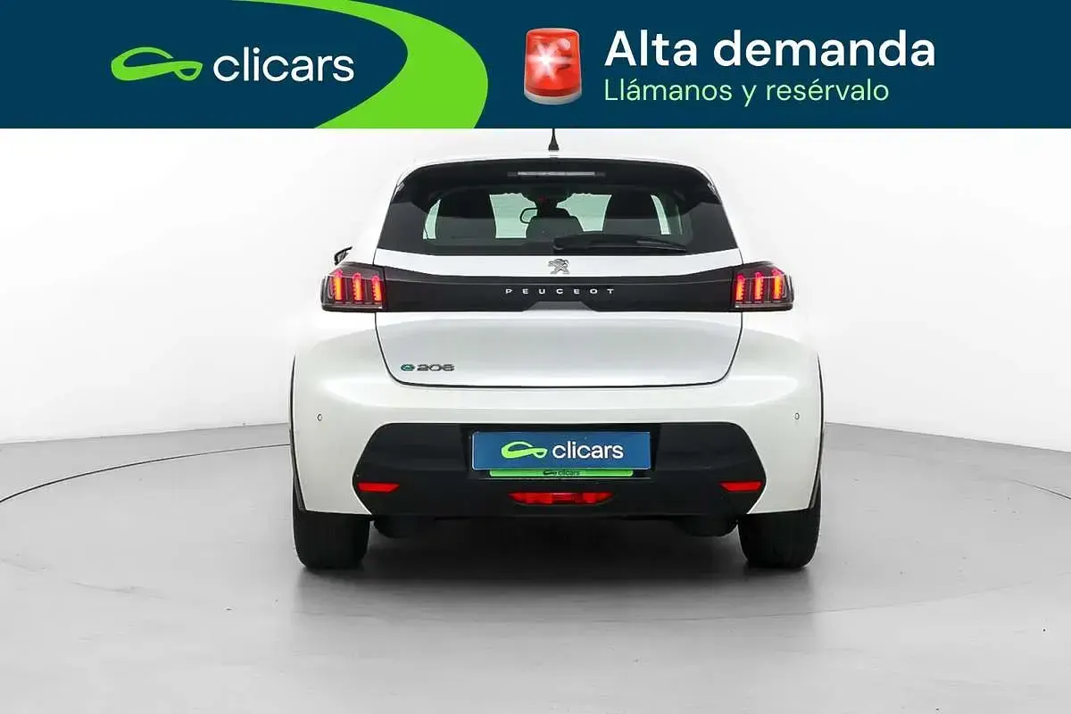 Usado Peugeot e-208 Allure 100 kW (136 CV) 2020 Blanco Utilitario