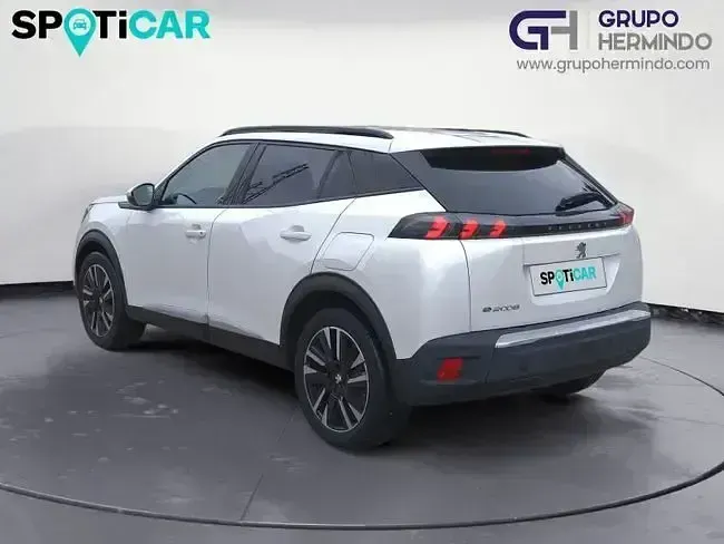 Usado Peugeot e-208 Allure 100 kW (136 CV) 2021 Blanco Utilitario