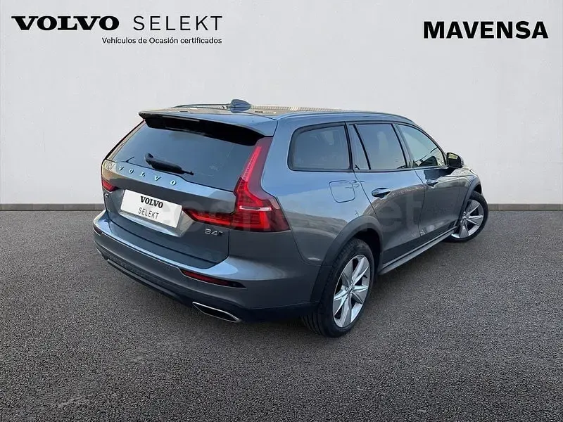 Usado Volvo V60 CC 197 CV (144 kW) 2021 Gris / plata Familiar