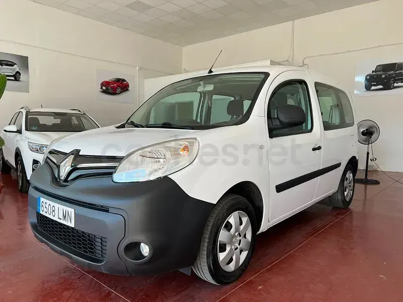 Usado Renault Kangoo Zen 95 CV (69 kW) 2021 Blanco Monovolumen