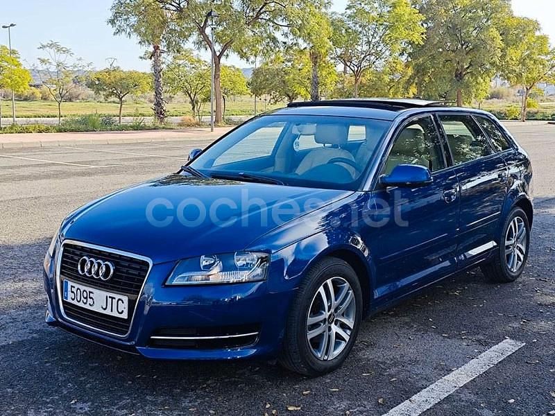 Usado Audi A3 Attraction 105 CV (77 kW) 2012 Azul Berlina