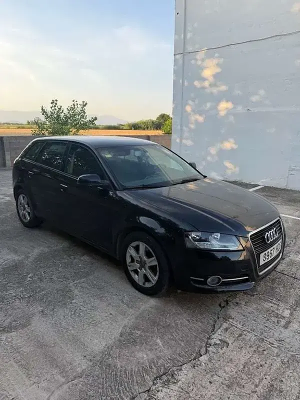 Usado Audi A3 Ambiente 105 CV (77 kW) 2011 Negro Utilitario