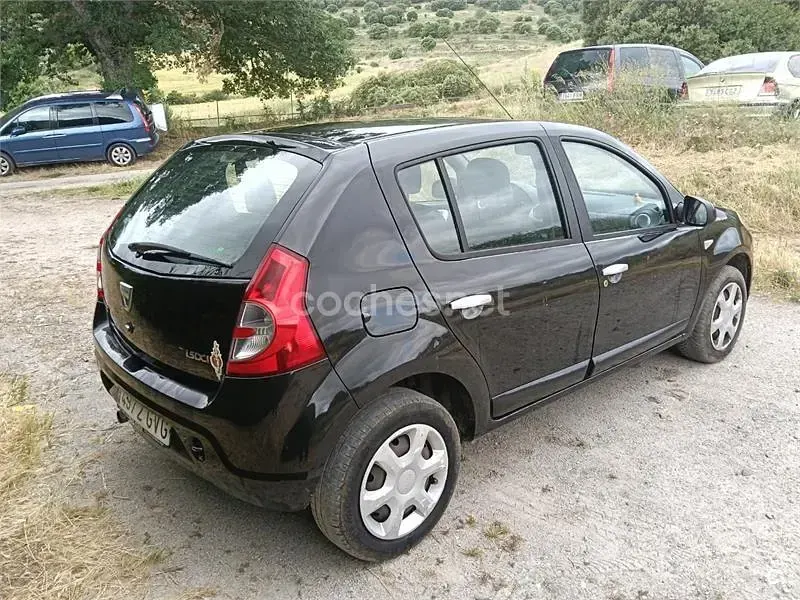 Usado Dacia Sandero Lauréate 85 CV (62 kW) 2010 Negro Berlina