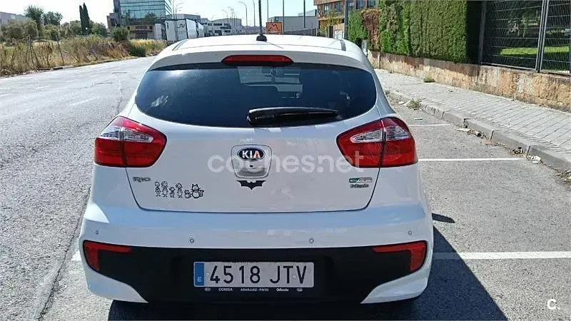 Usado Kia Rio 75 CV (55 kW) 2016 Blanco Utilitario