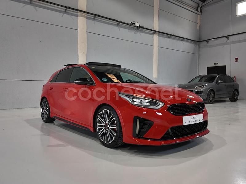 Rojo Usado 2020 Kia Ceed GT Berlina | 21.900 € (Un poco caro) - Imagen 1/4