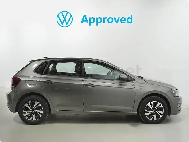 Usado VW Polo Advance 95 CV (69 kW) 2020 Gris Utilitario
