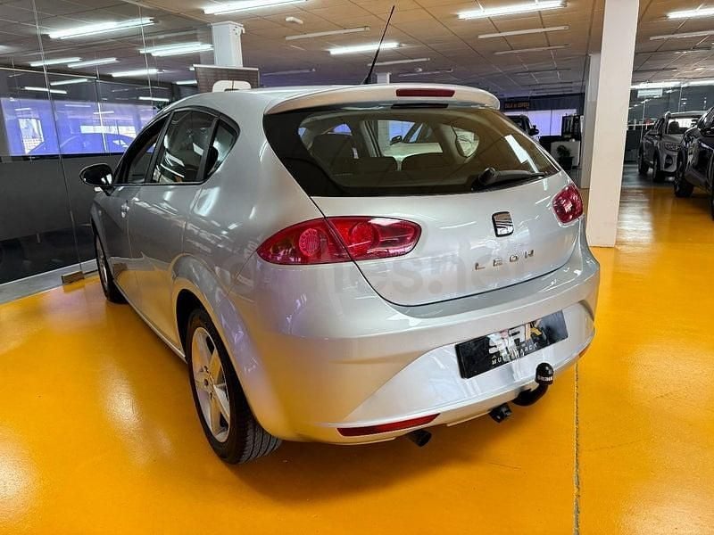 Usado Seat Leon Reference 90 CV (66 kW) 2009 Gris / plata Utilitario