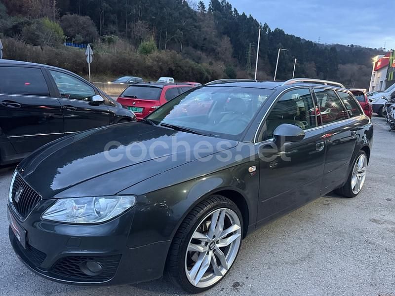 Usado Seat Exeo Sport 143 CV (105 kW) 2010 Gris / plata Familiar