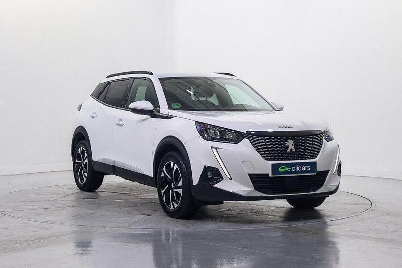 Usado Peugeot 2008 Allure 130 CV (95 kW) 2021 Blanco SUV
