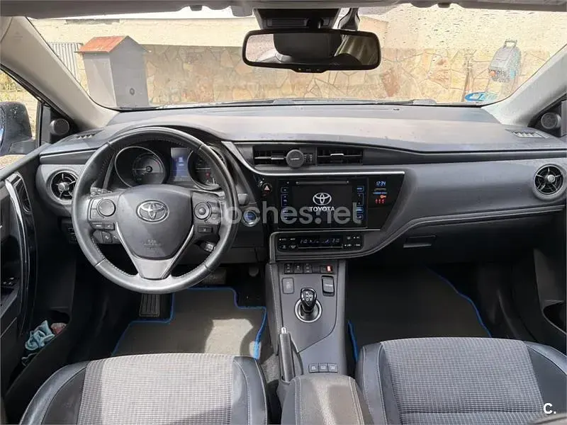 Usado Toyota Auris Hybrid Advance 136 CV (100 kW) 2016 Azul Familiar