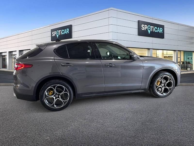 Usado Alfa Romeo Stelvio Executive 210 CV (154 kW) 2019 Gris SUV