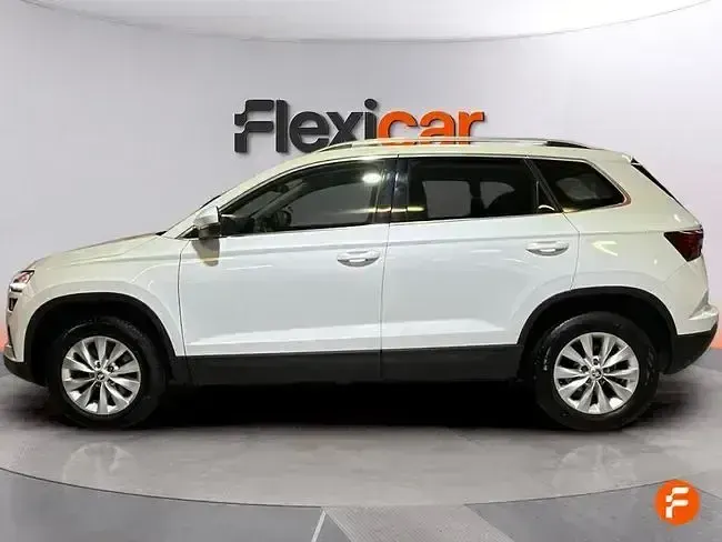 Usado Skoda Karoq Selection 150 CV (110 kW) 2024 Blanco SUV