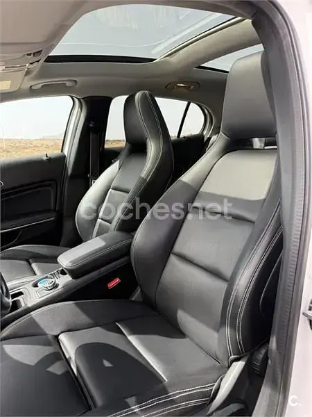 Usado Mercedes GLA180 122 CV (89 kW) 2019 Blanco SUV