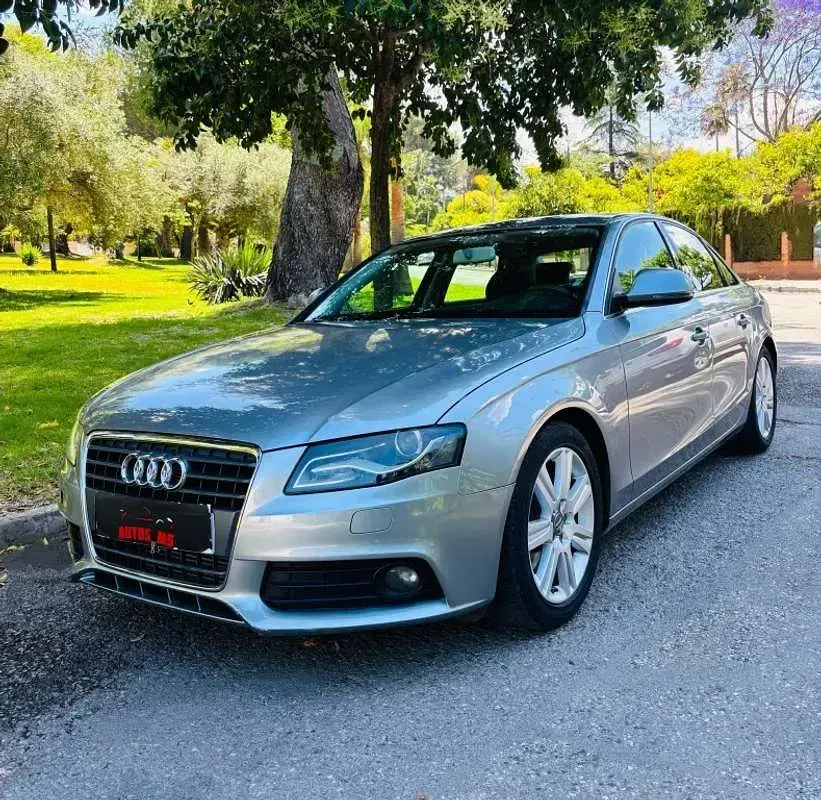 Usado Audi A4 Exclusive 143 CV (105 kW) 2009 Plateado Berlina