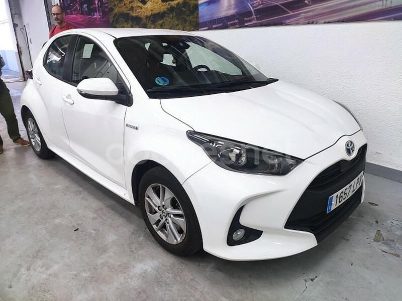 Blanco Usado 2021 Toyota Yaris Hybrid Active Berlina | 18.190 € (Precio justo) - Imagen 1/4