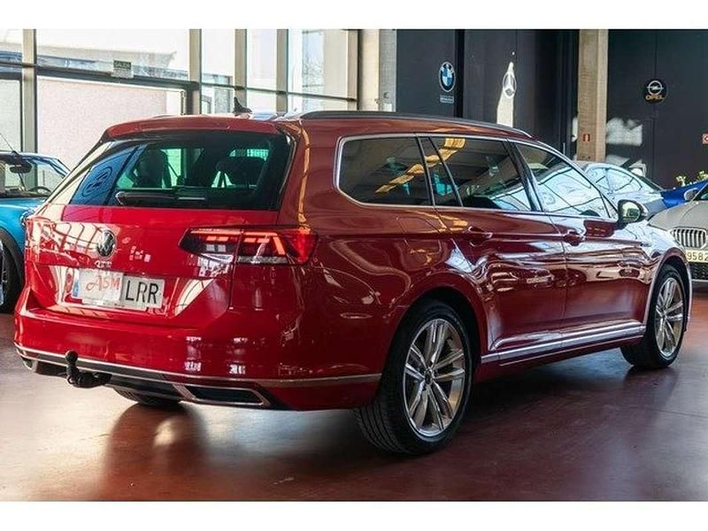 Begagnad VW Passat GTE 218 HK (160 kW) 2021 Röd Kombi