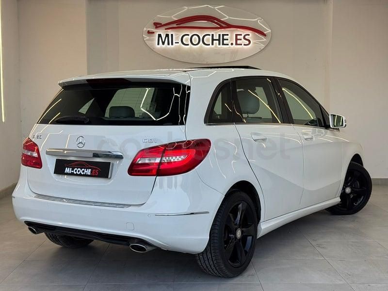 Usado Mercedes B180 109 CV (80 kW) 2013 Blanco Monovolumen