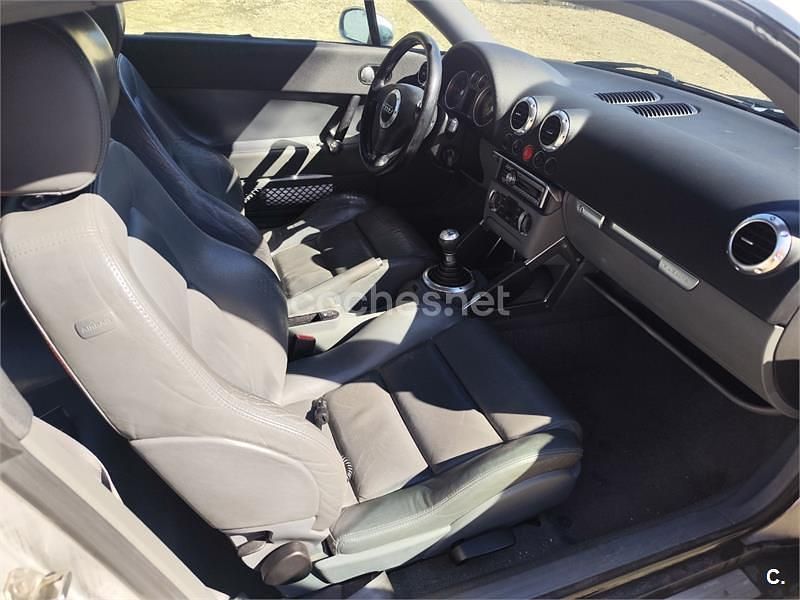 Usado Audi TT 225 CV (165 kW) 1999 Gris / plata Coupe