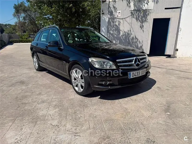 Usado Mercedes C200 Avantgarde 136 CV (100 kW) 2010 Negro Familiar