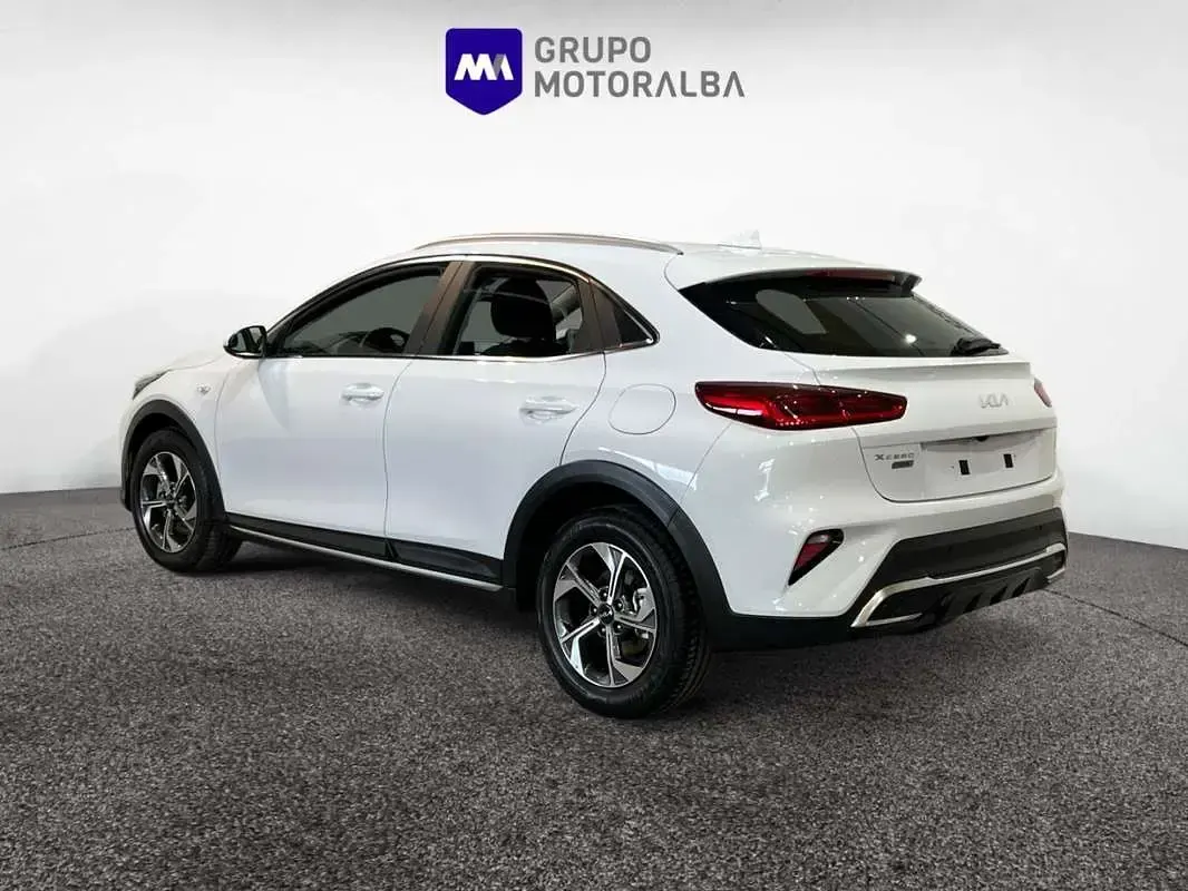 Usado Kia XCeed 140 HP (102 kW) 2025 Branco SUV