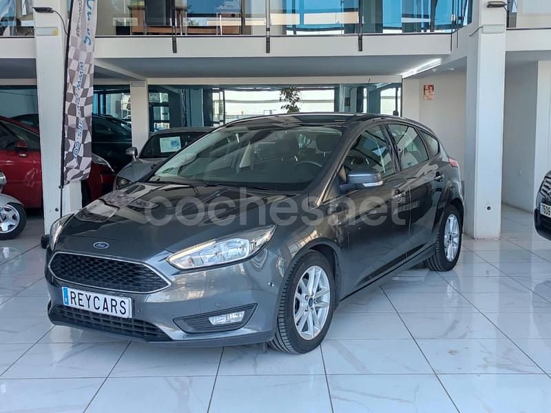 Gris / plata Usado 2016 Ford Focus Trend Berlina | 8250 € (Buen precio) - Imagen 1/4