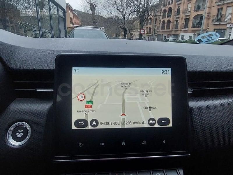 Usado Renault Clio V Zen 101 CV (74 kW) 2020 Gris / plata Berlina