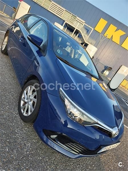Usado Toyota Auris Hybrid Active 136 CV (100 kW) 2018 Azul Berlina
