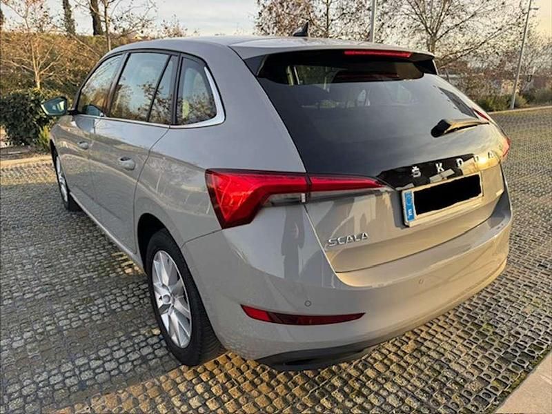 Usado Skoda Scala Ambition 116 CV (85 kW) 2019 Gris Utilitario